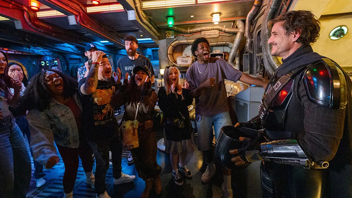 Disney Under Fire Over “Staged” Pedro Pascal ‘Mandalorian’ Fan Encounter