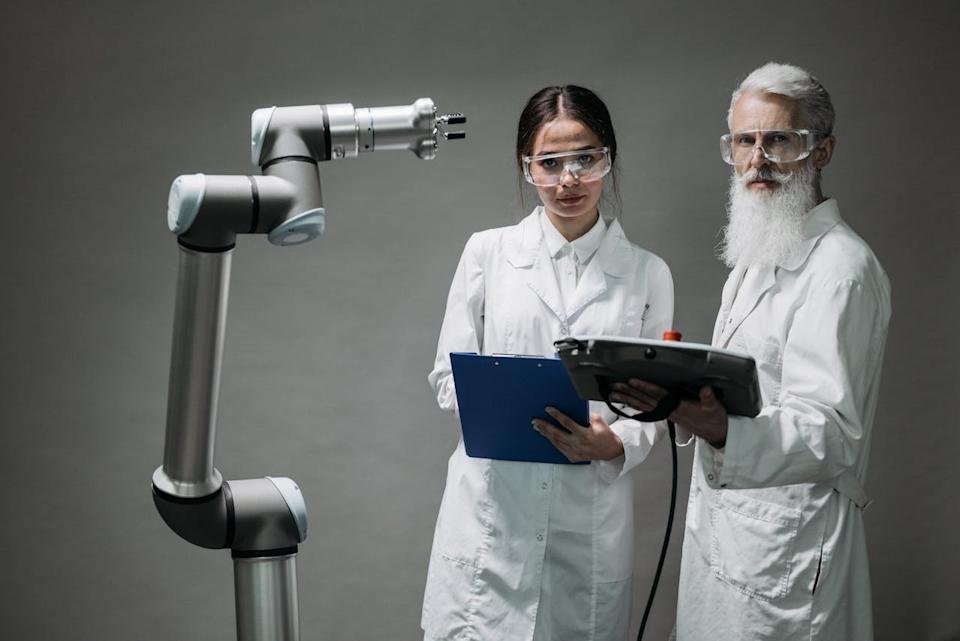 Intuitive Surgical (ISRG) Is Pushing 100 Upgrades to Its da Vinci 5 Robot Starting June