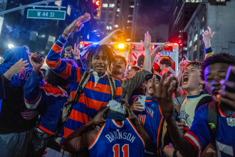 Knicks fans celebrate.