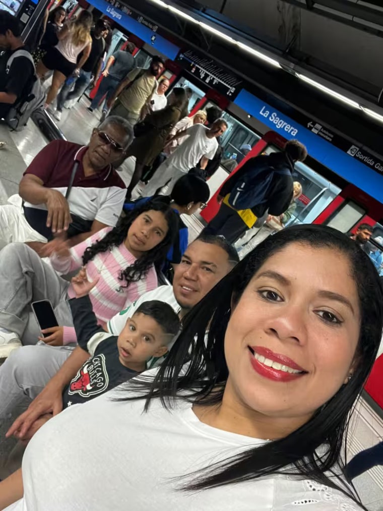 (From right to left) Nariola Romo, her son Angelito, her husband Ángel, her daughter Claribel, and her father Will, on the Barcelona metro.