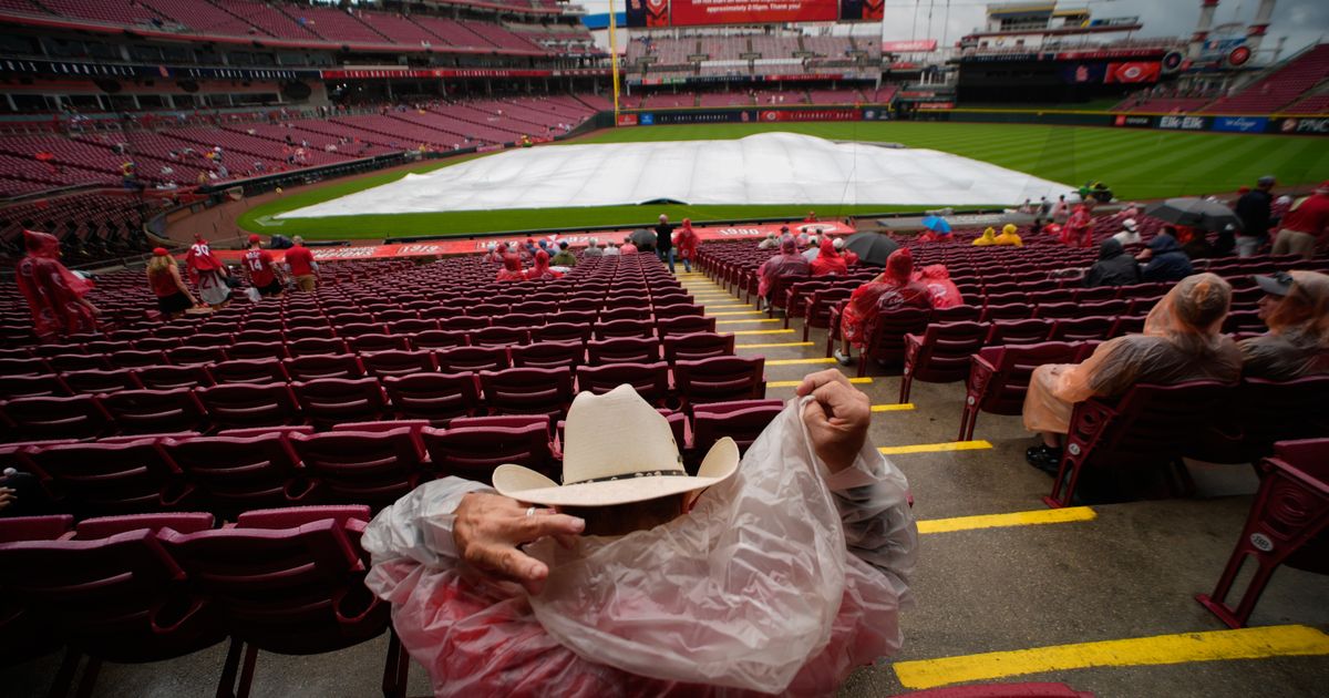 Cardinals-Reds postponed by rain, will be made up as part of a day-night doubleheader on Aug. 17 :: WRAL.com
