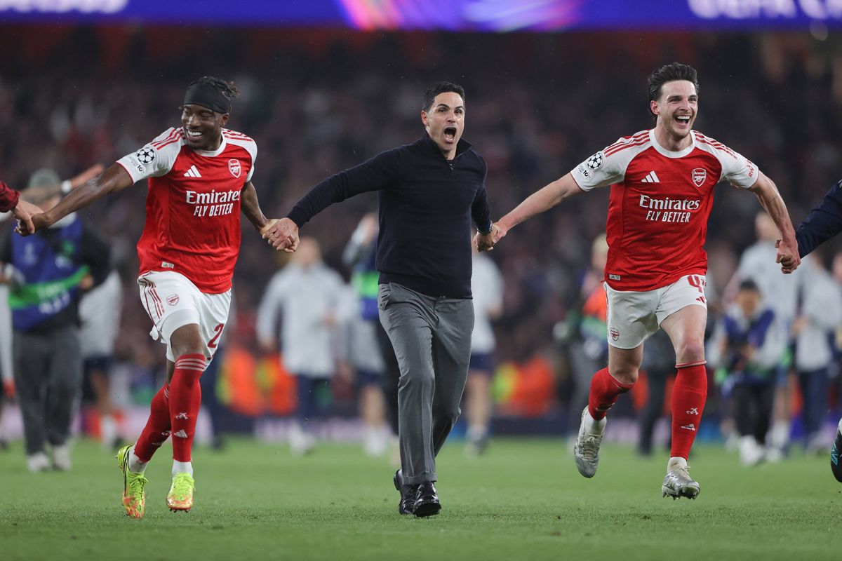 Mikel Arteta, head coach of Arsenal, celebrates with Noni Madueke of Arsenal and Declan Rice of Arsenal after the UEFA Champions League 2025/26 Semi Final Second Leg match between Arsenal FC and Atletico de Madrid