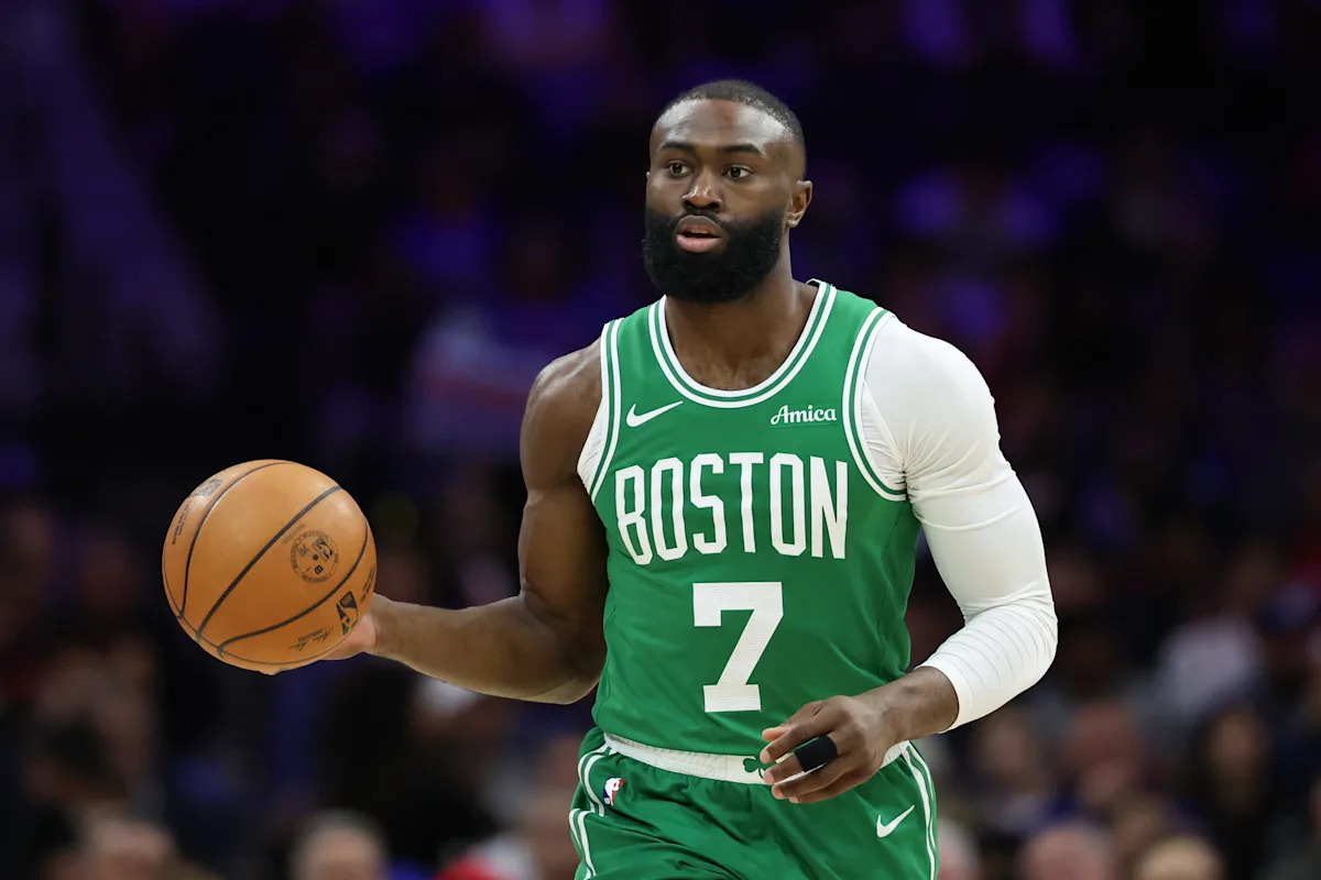 Jaylen Brown on why he overlooked open Neemias Queta on late possession