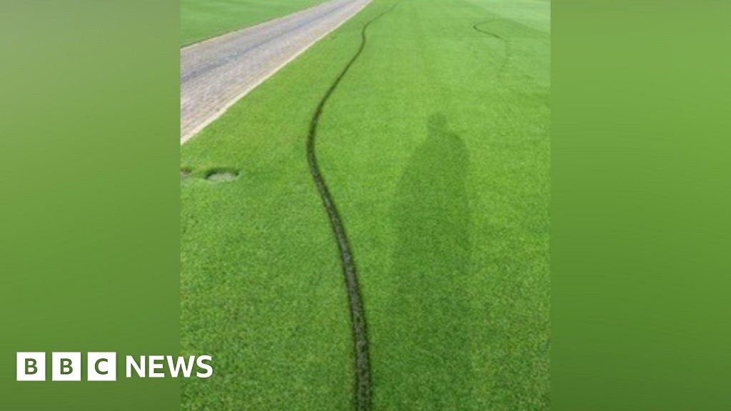 'Disgraceful' vandalism at Devonshire Park ahead of tennis tournament - BBC