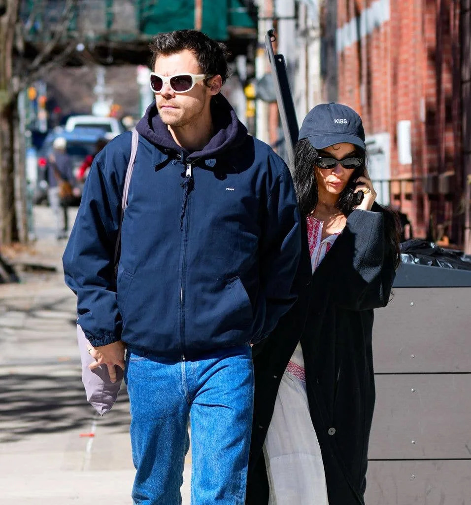 photo of harry styles and zoe kravitz walking in nyc