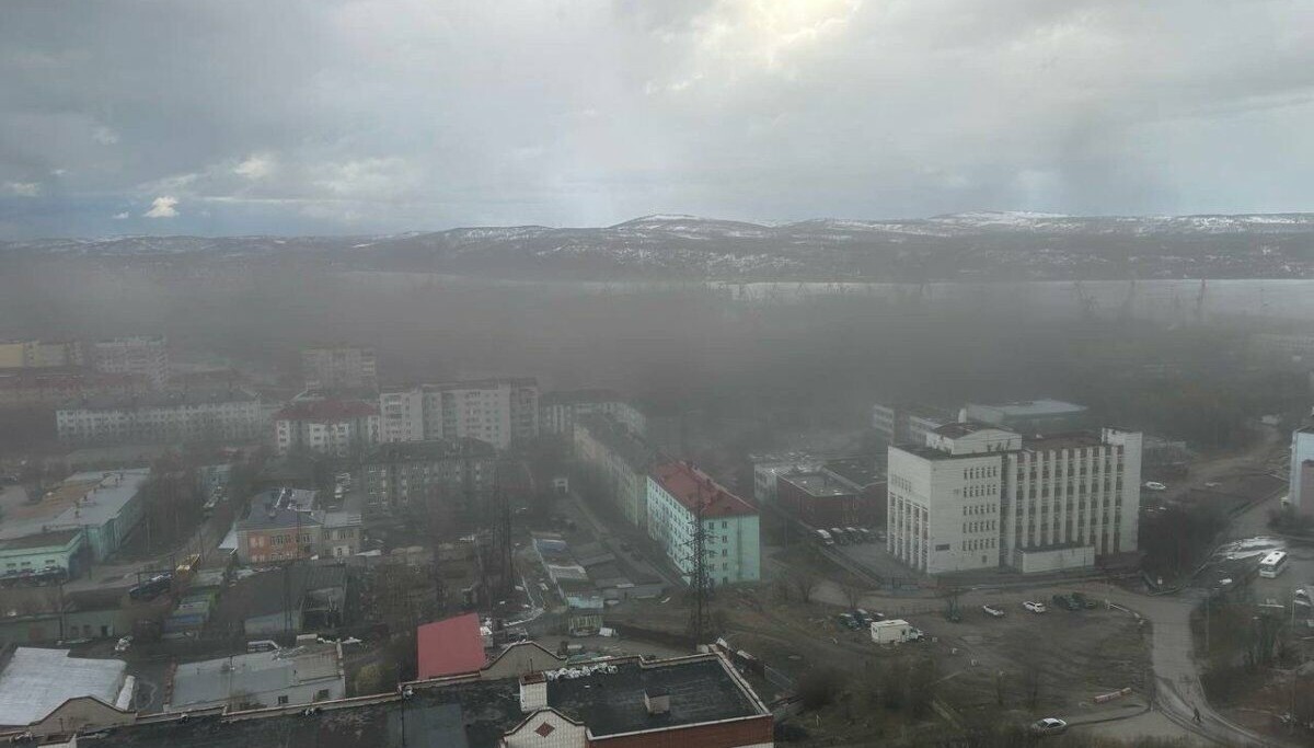 Murmansk trapped in coal dust