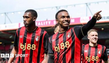 Eli Junior Kroupi of Bournemouth celebrates