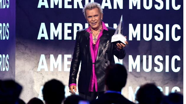 Billy Idol receives AMA Lifetime Achievement Award: 'Find out who you are and be it!'
