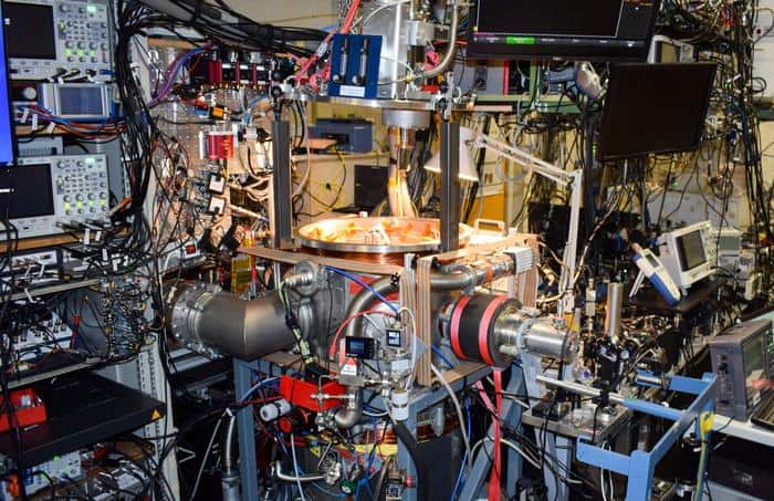 High-precision laser spectroscopy confirms proton is smaller than expected, at 0.84 fm
