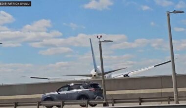 United flight landing at Newark Liberty Airport strikes light pole on New Jersey Turnpike, FAA says