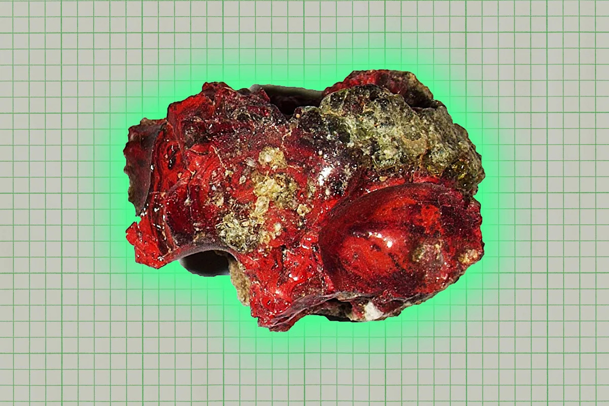 Scientists Scan Gruesome Crystal Formed by Nuclear Blast, Find Something Bizarre