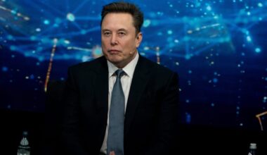 Elon Musk's Moonshot SpaceX Pay Hinges on Mars City Development