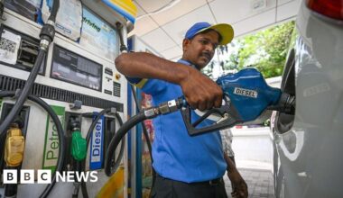 Oil prices jump after US launches new attacks on Iran - BBC