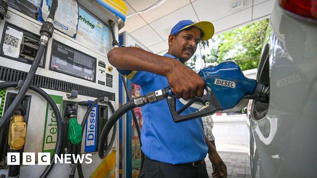 Oil prices jump after US launches new attacks on Iran - BBC
