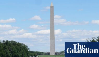 Workers racing to turn reflecting pool blue for Trump may be at risk, union warns | Washington DC