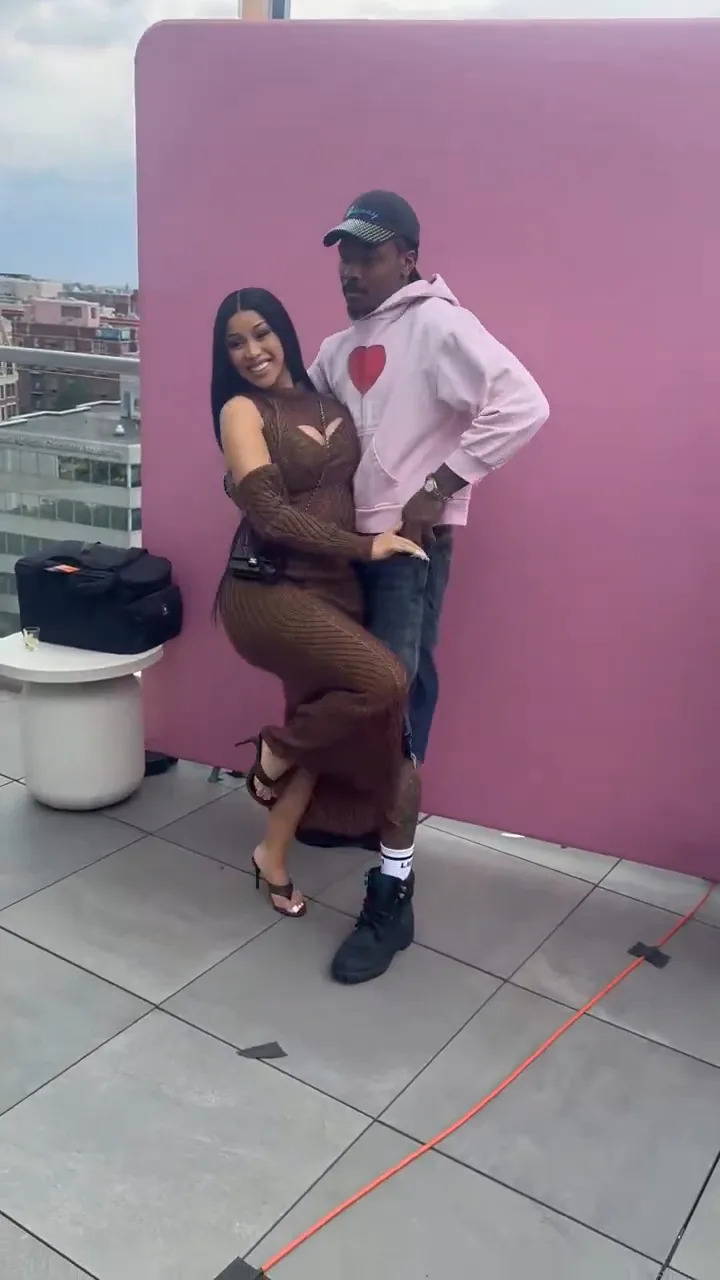 Diggs went casual in a pink sweatshirt at the charity gathering. X/therealknelson