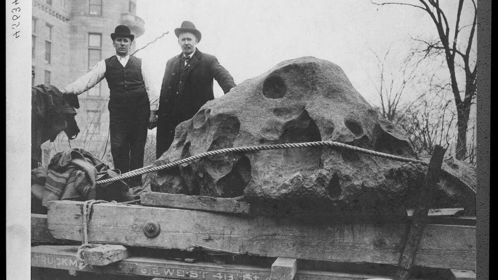 This image, from 1906, shows two men transporting the Willamette Meteorite into the American Museum of Natural History. Image courtesy: American Museum of Natural History
