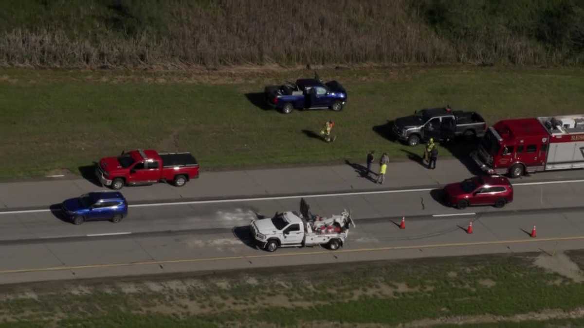 Crash stalls traffic on Parkway North in Allegheny County