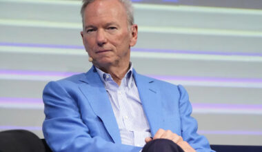 Arizona students boo former Google CEO Eric Schmidt as he talks about AI during graduation speech