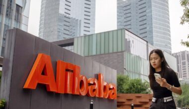 Alibaba, Tencent Investors Look Past Slow Growth to AI Potential