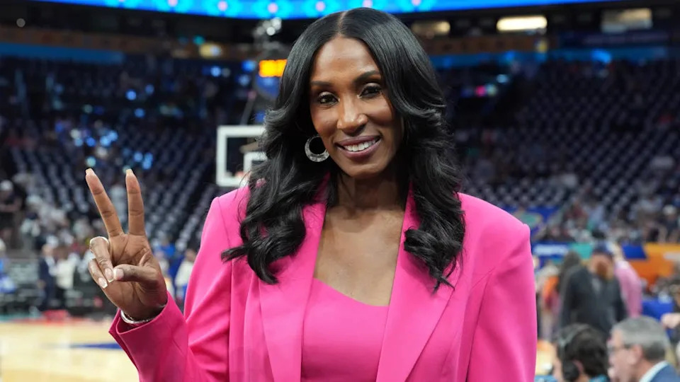 Lisa Leslie poses before the Final Four of the women's 2026 NCAA Tournament.© Kirby Lee-Imagn Images