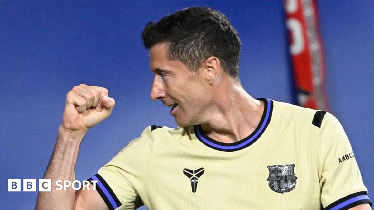 Robert Lewandowski points in celebration