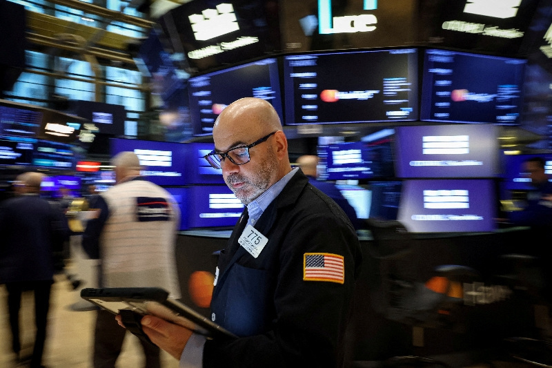Wall Street ends lower on mounting inflation worries