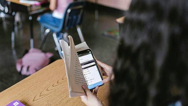 School cellphone ban can’t be OK’d fast enough for ‘fed up’ parents and teachers