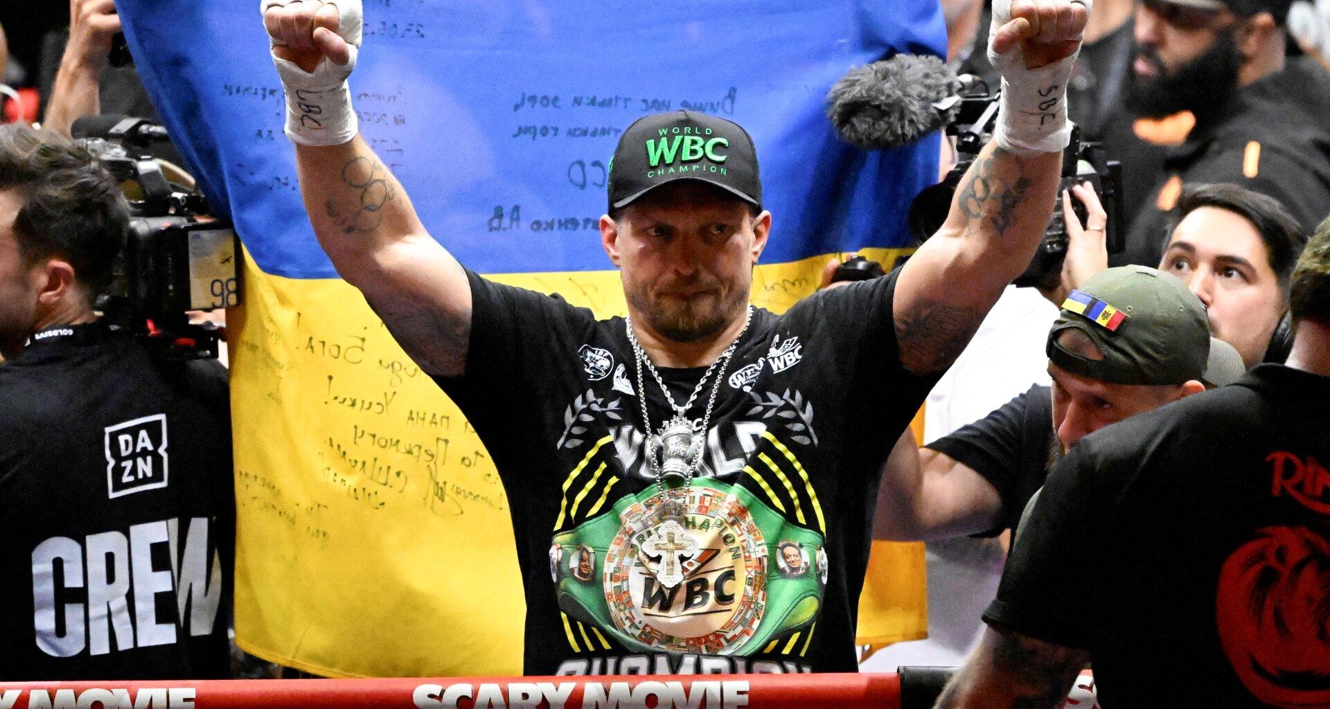 Usyk avoids shock defeat with 11th-round stoppage of Verhoeven | Boxing News