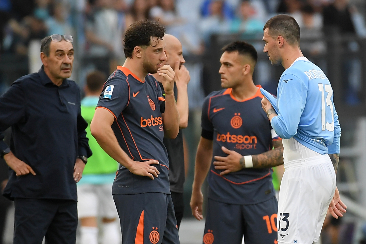 ROME, ITALY - MAY 09: Alessio Romagnoli of SS Lazio leaves the pitch after receiving a red card during the Serie A match between SS Lazio and FC Internazionale at Stadio Olimpico on May 09, 2026 in Rome, Italy. (Photo by Marco Rosi - SS Lazio/Getty Images)