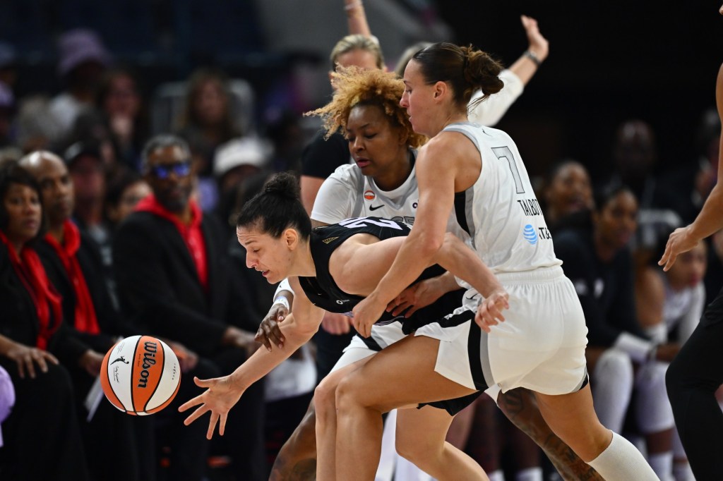A'ja Wilson, Jackie Young go off as Aces dominate Valkyries