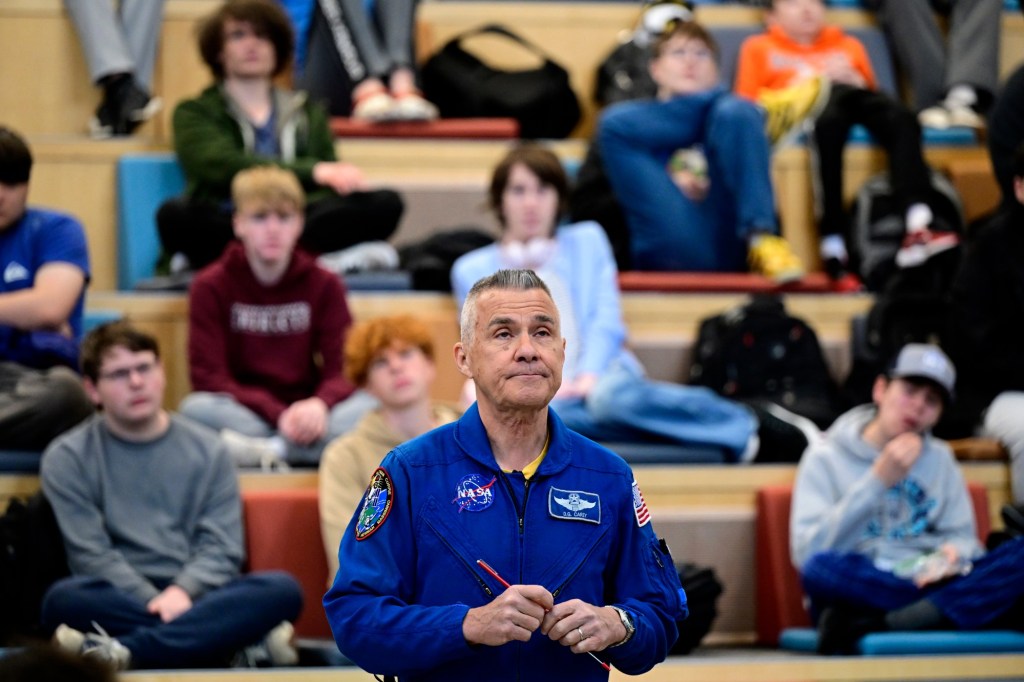 NASA astronaut's Longmont visit inspires students