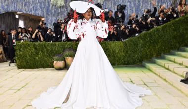 Met Gala 2026 live updates: Celebs hit the red carpet while protesters gather - The Washington Post