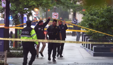 Suspected gunman dead after exchanging fire with Secret Service near White House
