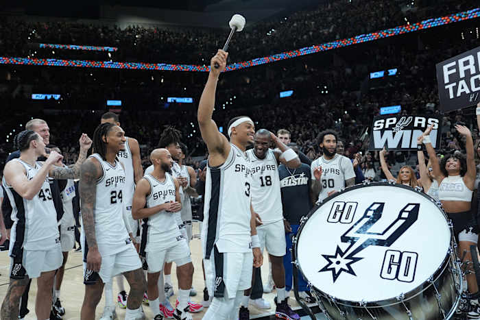 Spurs at home to start second round of playoffs