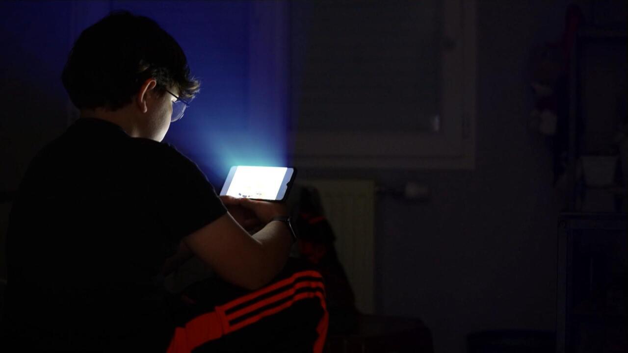 Teens and screens: The smartphone trap - France in focus