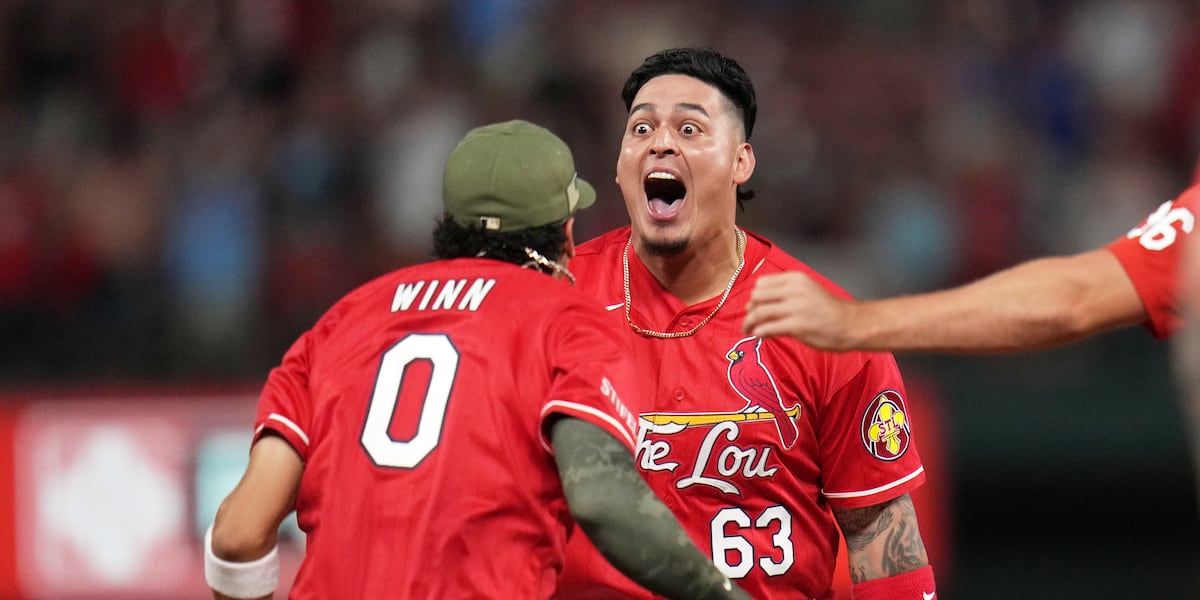 Pozo’s hit in 11th lifts Cardinals over Royals, setting off celebration among shirtless fans