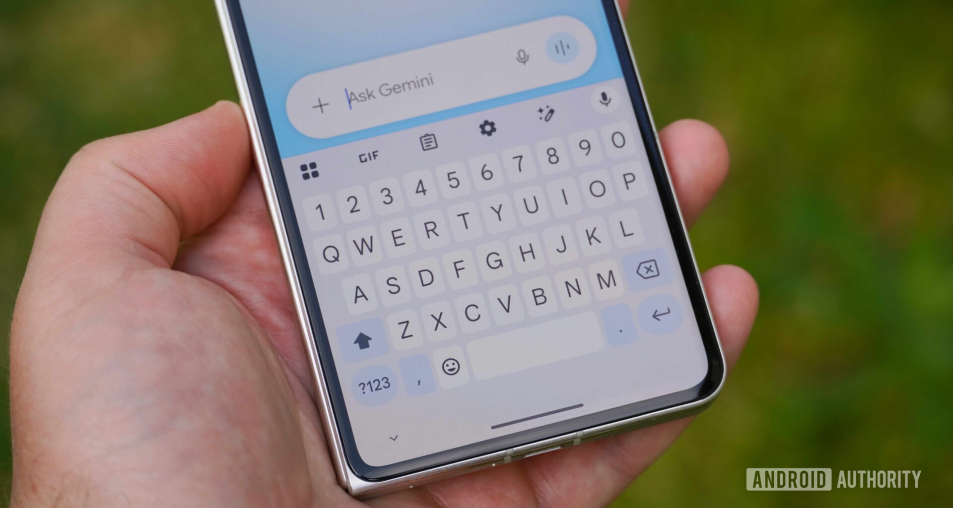 The new keyboard and text field in Gemini Neural Expressive.
