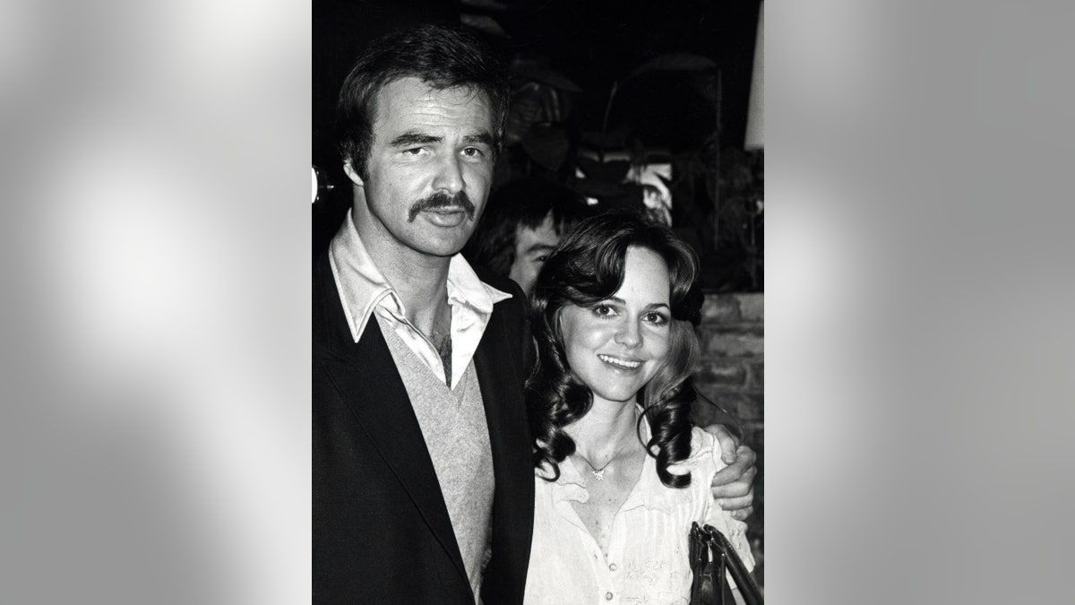 Burt Reynolds and Sally Field seated together at Steak Pit Restaurant