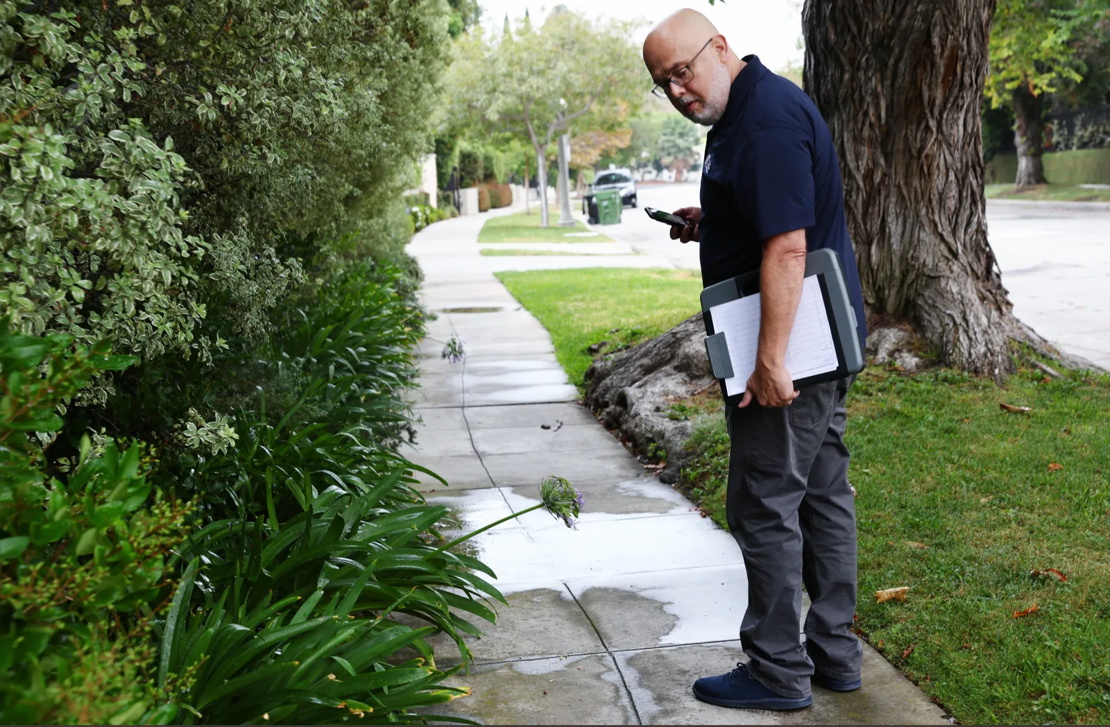 Los Angeles Department of Water and Power (LADWP) water conservation specialist Damon Ayala inspects a sprinkler system, which is operating in violation of the water conservation ordinance, on July 27, 2022. (Mario Tama/Getty Images)