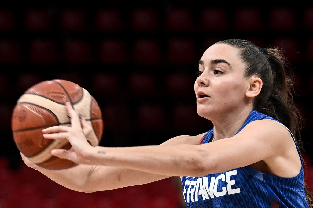 'Elite' passer Pauline Astier impressing Liberty