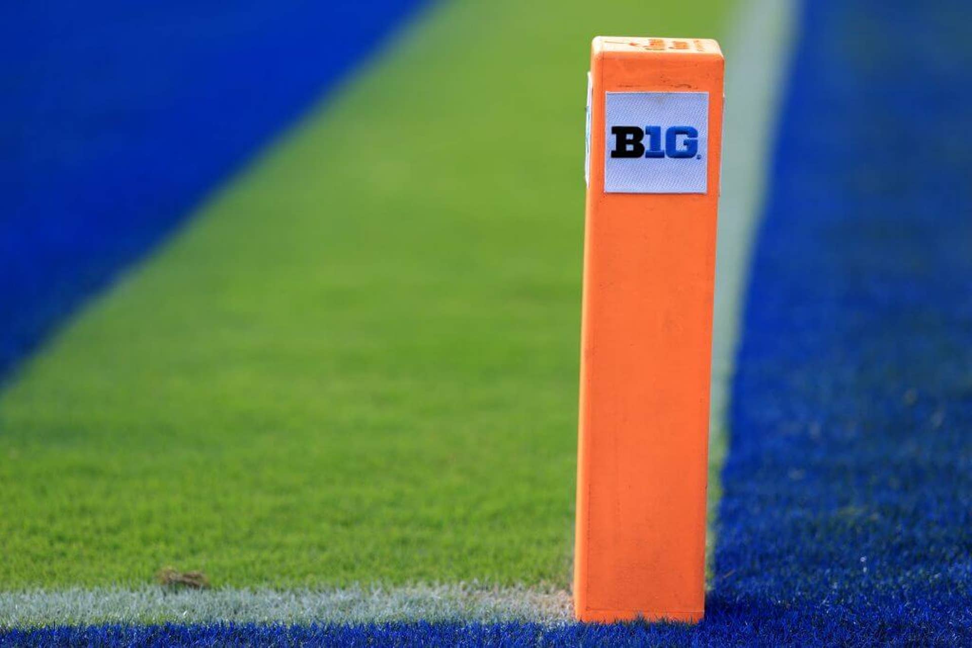 A view of a pylon with the Big Ten logo.