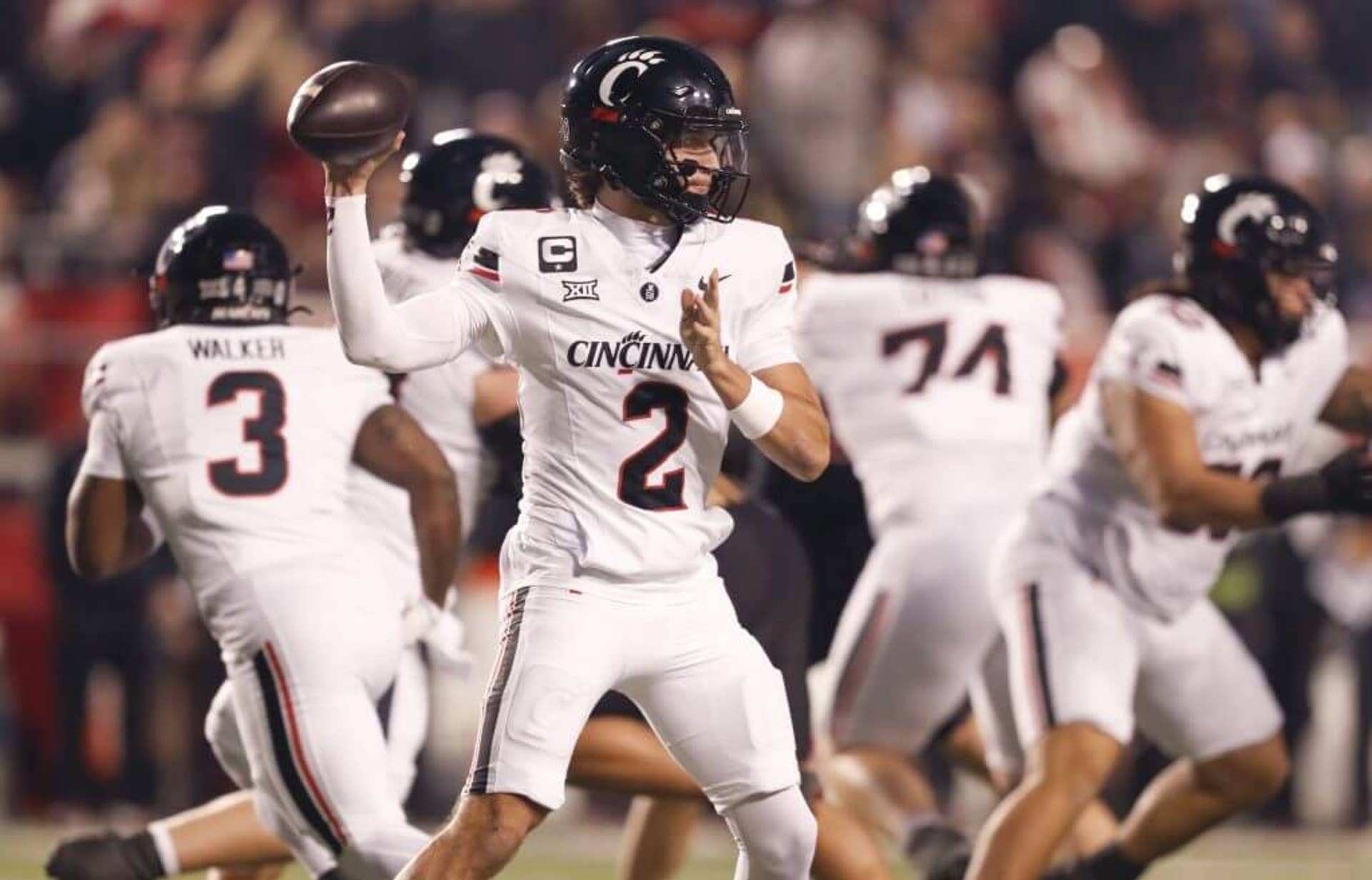 Brendan Sorsby cocks his right arm back to throw a pass for the Cincinnati Bearcats in 2025.