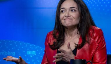 Ex-Facebook exec Sheryl Sandberg tells Gen Z the 10-year career plan is dead: 'If I had one, I would have missed the internet'