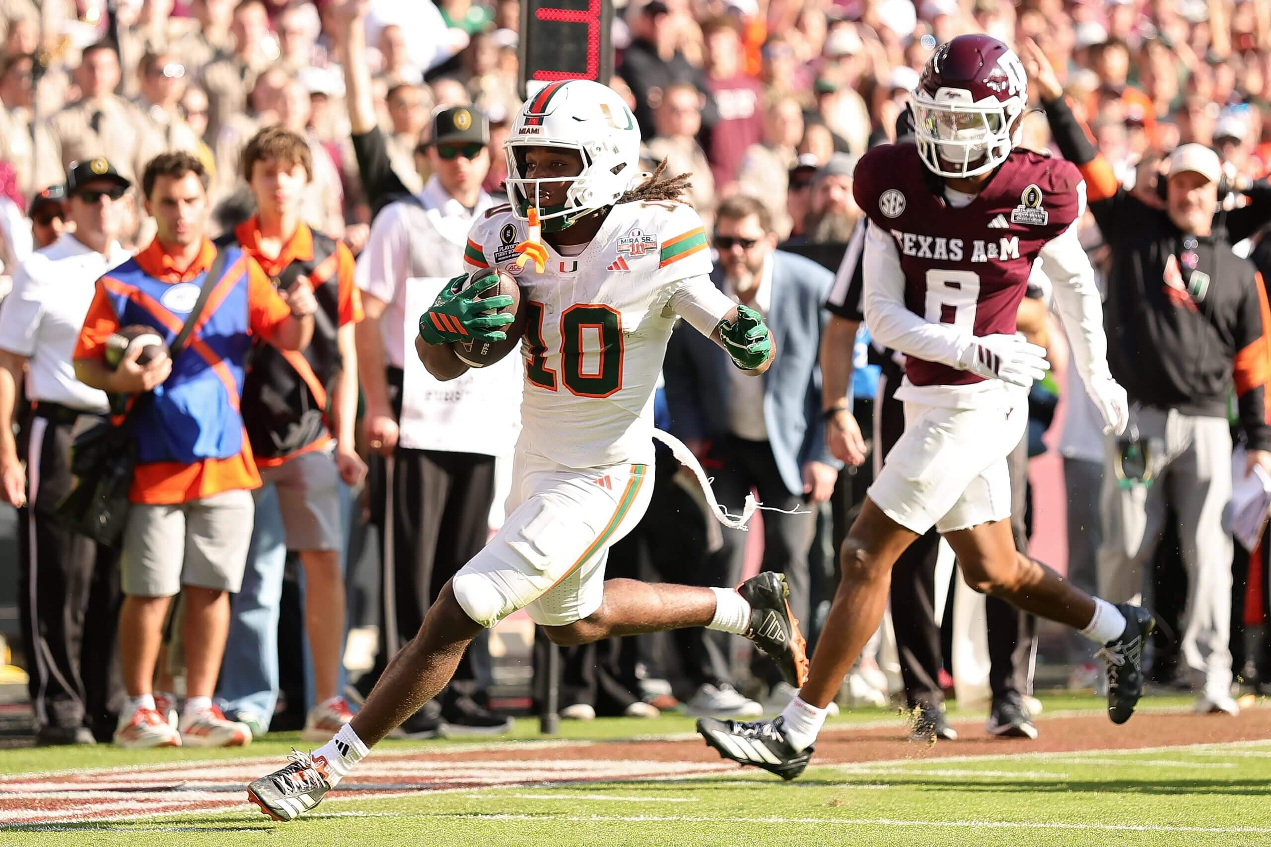 Malachi Toney runs with the ball, with a Texas A&M defender in hot pursuit.