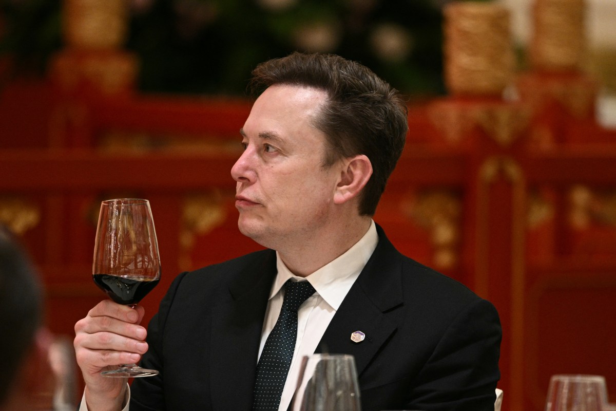 Elon Musk has given up on solar power (on Earth)