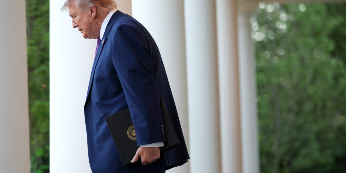 U.S. national debt officially hits $39 trillion—adding $5 billion a day since October