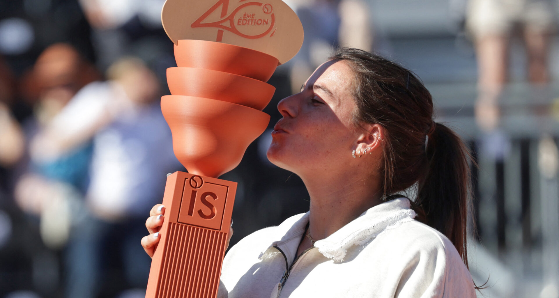 Navarro upsets Mboko in Strasbourg for first title in 15 months