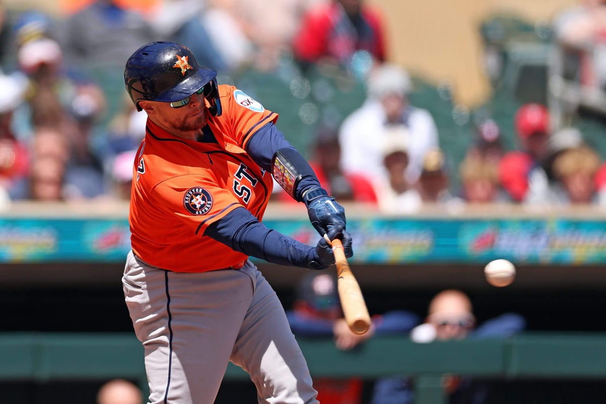 Astros’ offense continues May malaise, outfield options are scarce: Takeaways