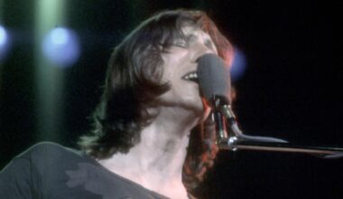 3 Pink Floyd Songs That Sound Like Descending Into Madness (In a Really Poetic Way)